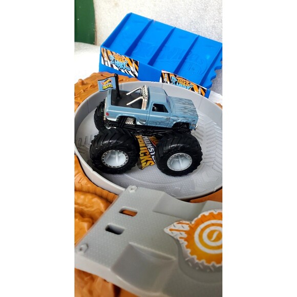 Hot Wheels Tiger Shark Arena Smashers + '68 Chevy Monster Truck Bundle Lot - Picture 8 of 13